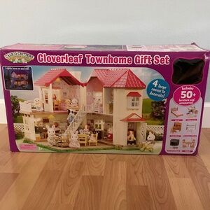 Cloverleaf Townhome Gift Set Calico Critters